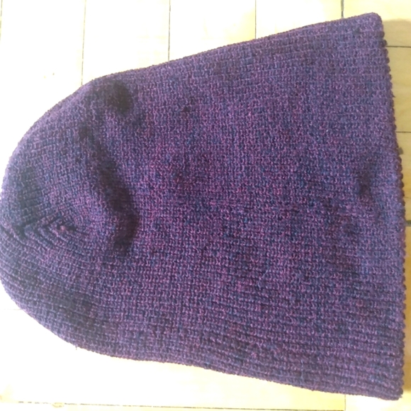🌟 3/$30. Burgundy Speckled Acrylic Toque - Picture 4 of 4